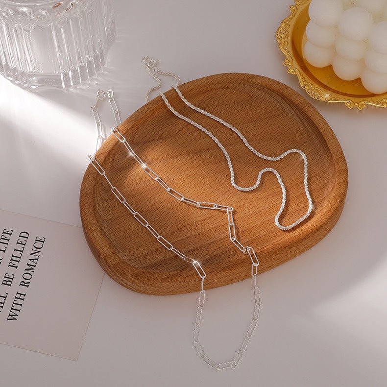 Collana con Pendente Quadrato Geometrico Minimalista in Acciaio Titanio con Finitura Placcata e Catena Serpentina