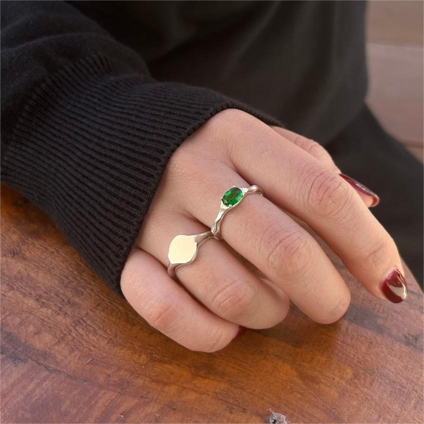 Anello Minimalista a Cuore in Argento Sterling 925 con Accento Geometrico Sfumato per Donna