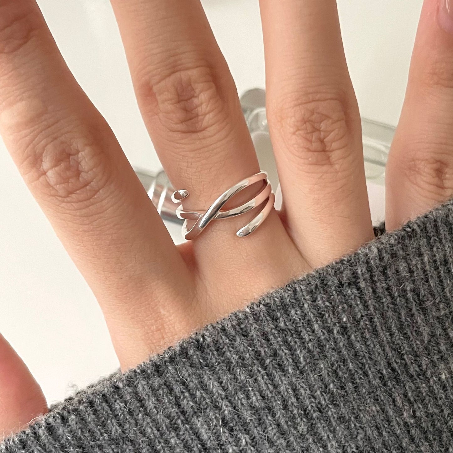 Anello Minimalista in Argento da Donna con Design a Linea Geometrica e Forma a Lettera in Argento Sterling 925