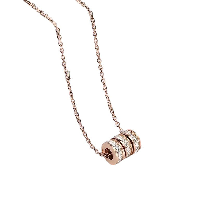Collana girocollo da donna minimalista in acciaio al titanio con catena in vita geometrica e finitura placcata
