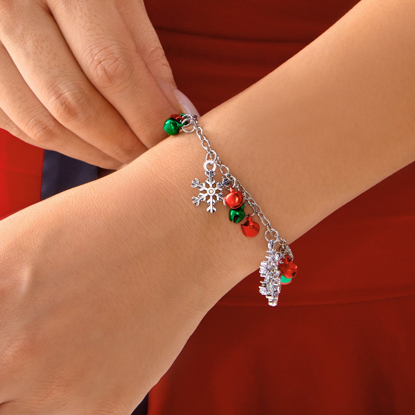 Juego de collar y pulsera con colgante de copo de nieve temático navideño con incrustaciones de diamantes de imitación y aleación chapada para regalo navideño unisex