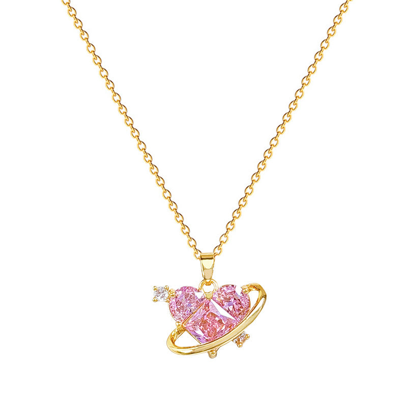 Delicata collana da donna in acciaio al titanio a forma di cuore intagliato rosa con intarsio di strass, catena clavicola elegante minimalista