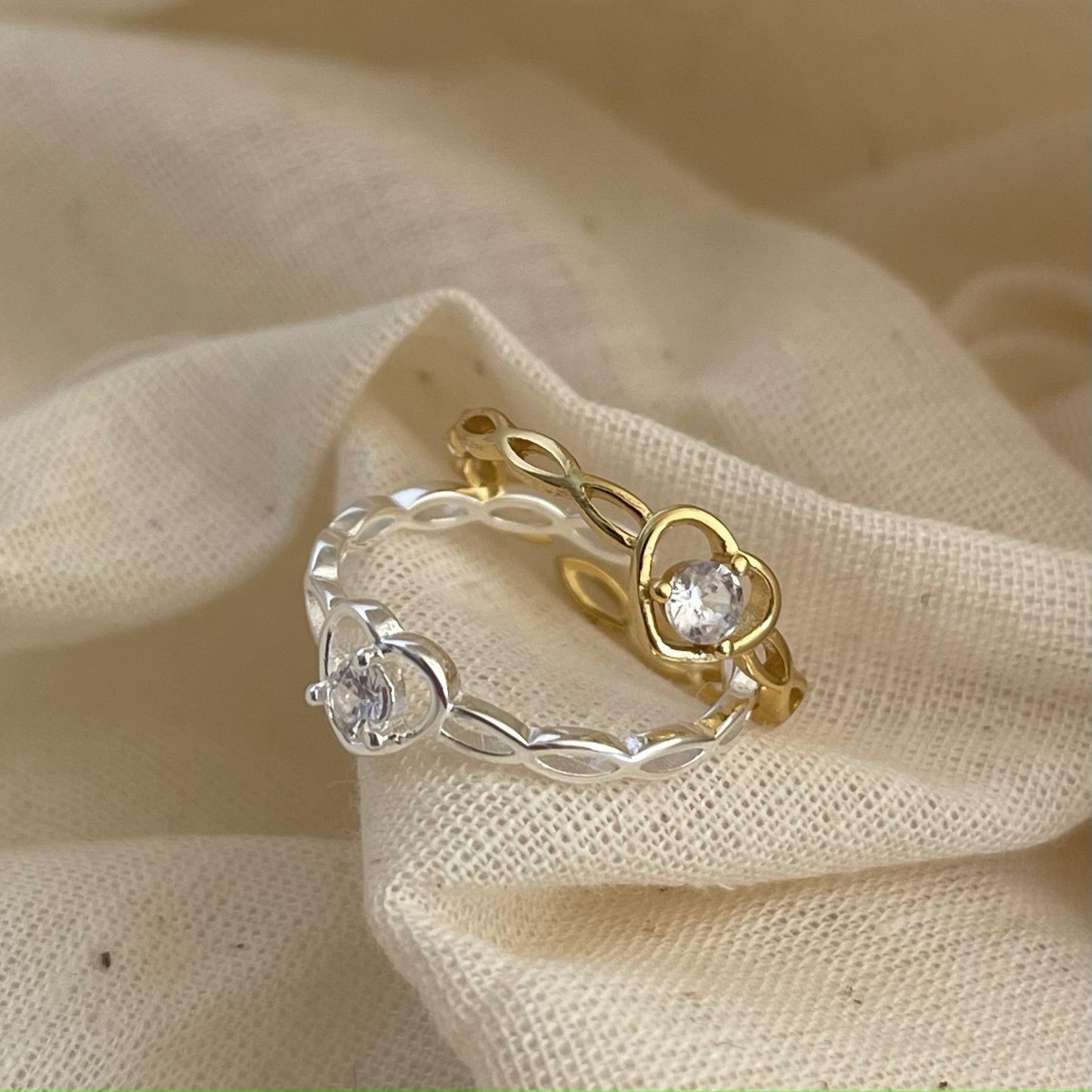 Anillo Minimalista de Plata de Ley 925 con Diseño de Corazón e Incrustaciones de Diamantes de Imitación para Mujer
