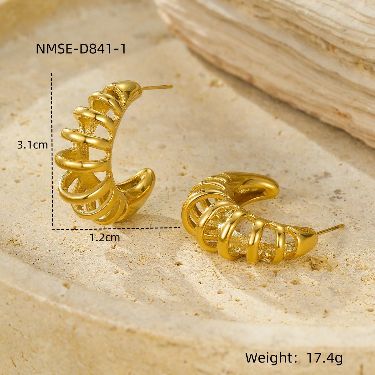 Conjunto de brazalete y pendientes de acero de titanio con forma de muelle hueco estilo vintage chapado en oro de 18K para mujer
