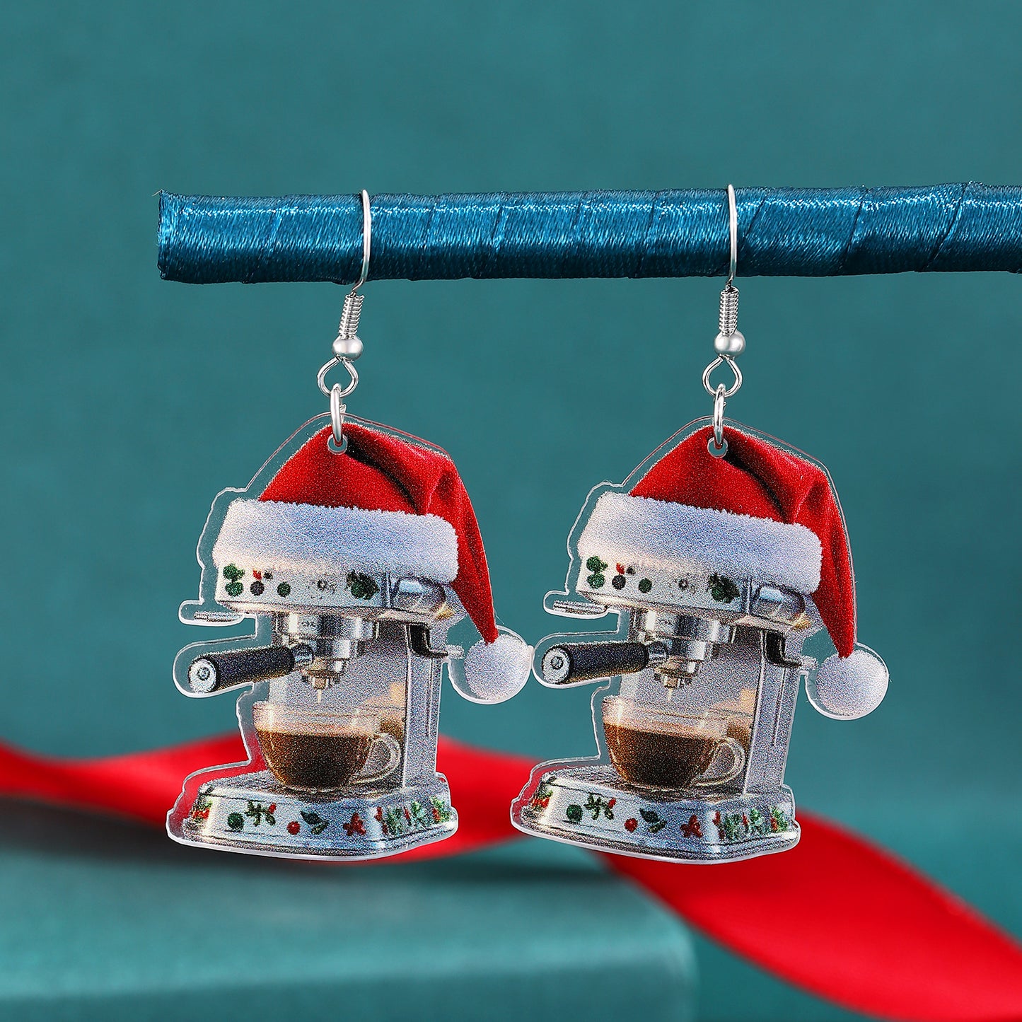 Orecchini geometrici acrilici a stella a tema natalizio da donna con motivo di Babbo Natale e dettagli incisi