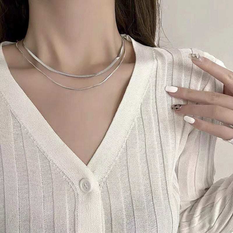Collana da donna a doppio strato minimalista geometrica in acciaio al titanio con finitura placcata e catena snake