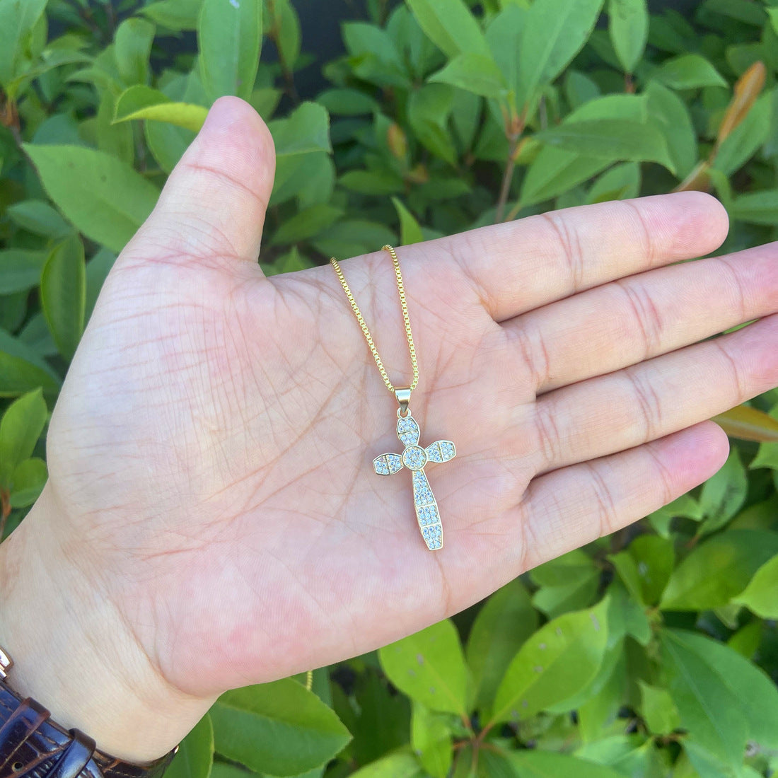 Fashionable Cross Pendant Necklace in Copper with Rhinestone Inlay and 18K Gold Plating for Women