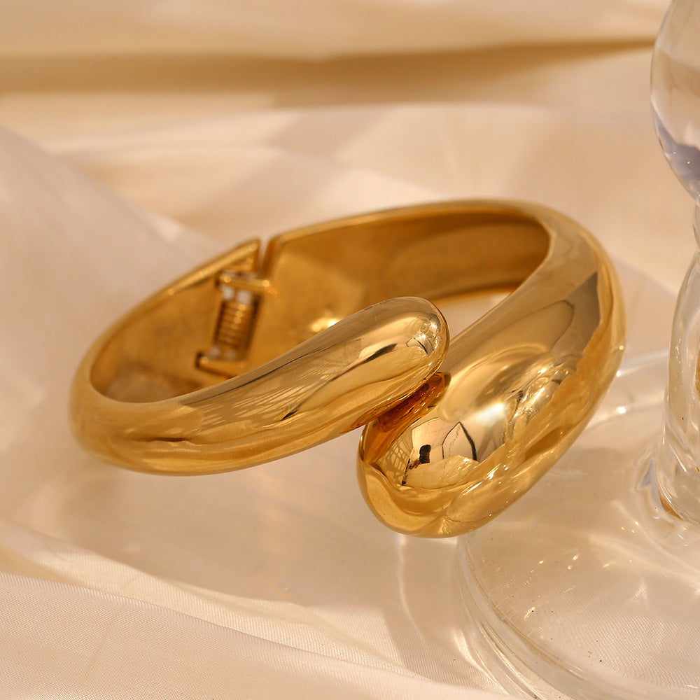 Pulsera minimalista extragrande de acero inoxidable con baño de oro de 18K y diseño de doble cabeza de serpiente para mujer