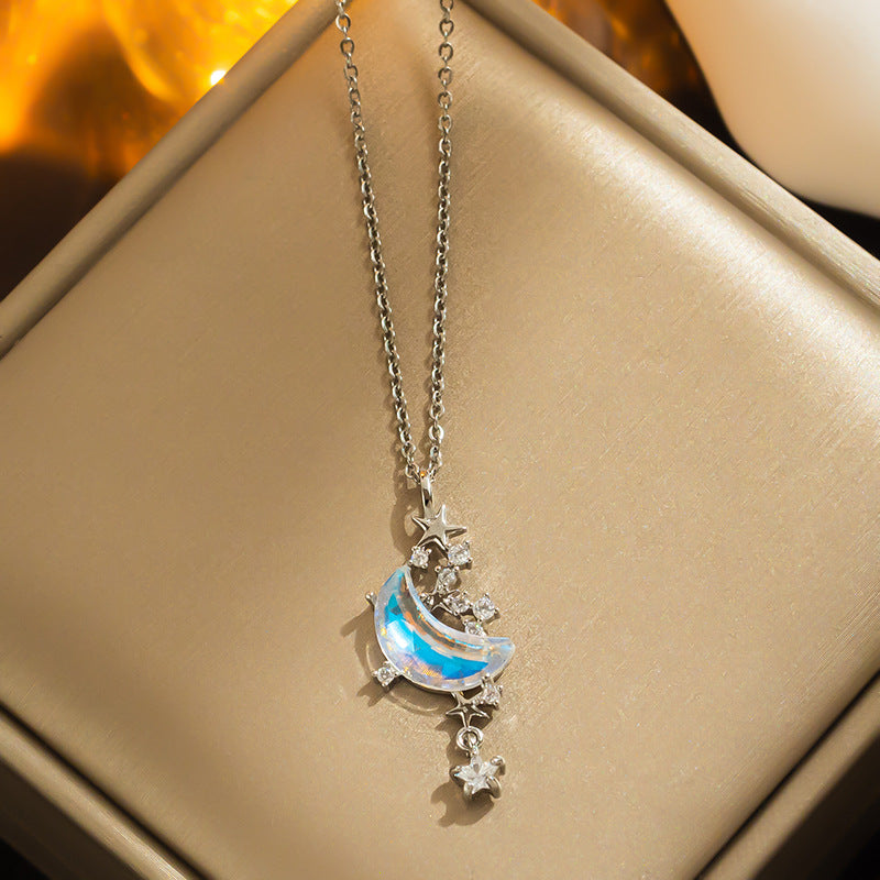 Collana con ciondolo geometrico minimalista in acciaio al titanio da donna con intarsio in strass e catena a O