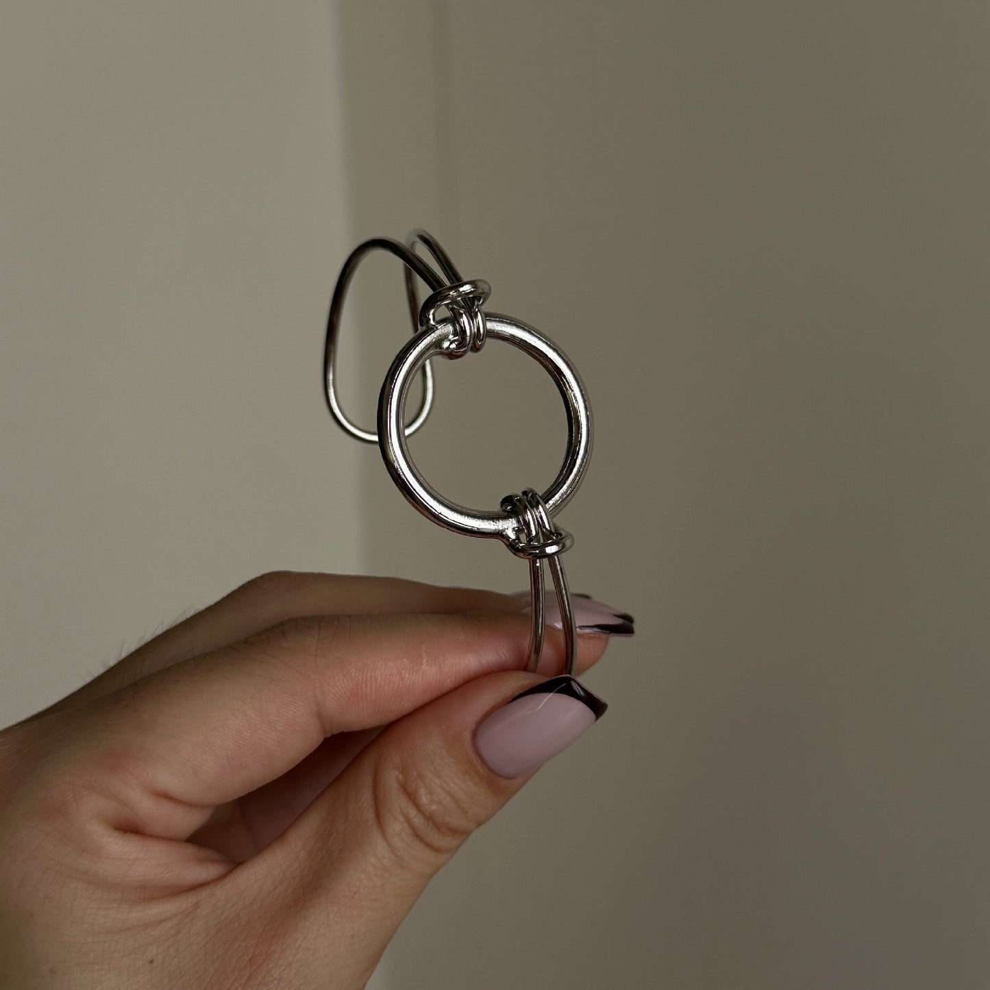Bracciale con polsino aperto multistrato in lega placcata, stile geometrico minimalista e fresco