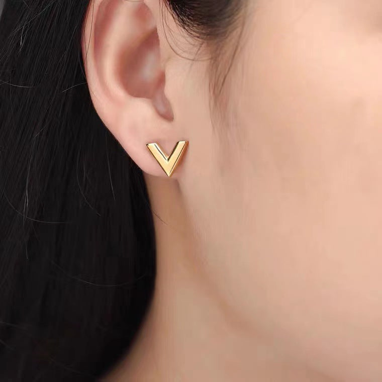 Minimalist Luxe V-Shaped Pendant Necklace for Women in Titanium Steel with Gold Plating Snake Chain