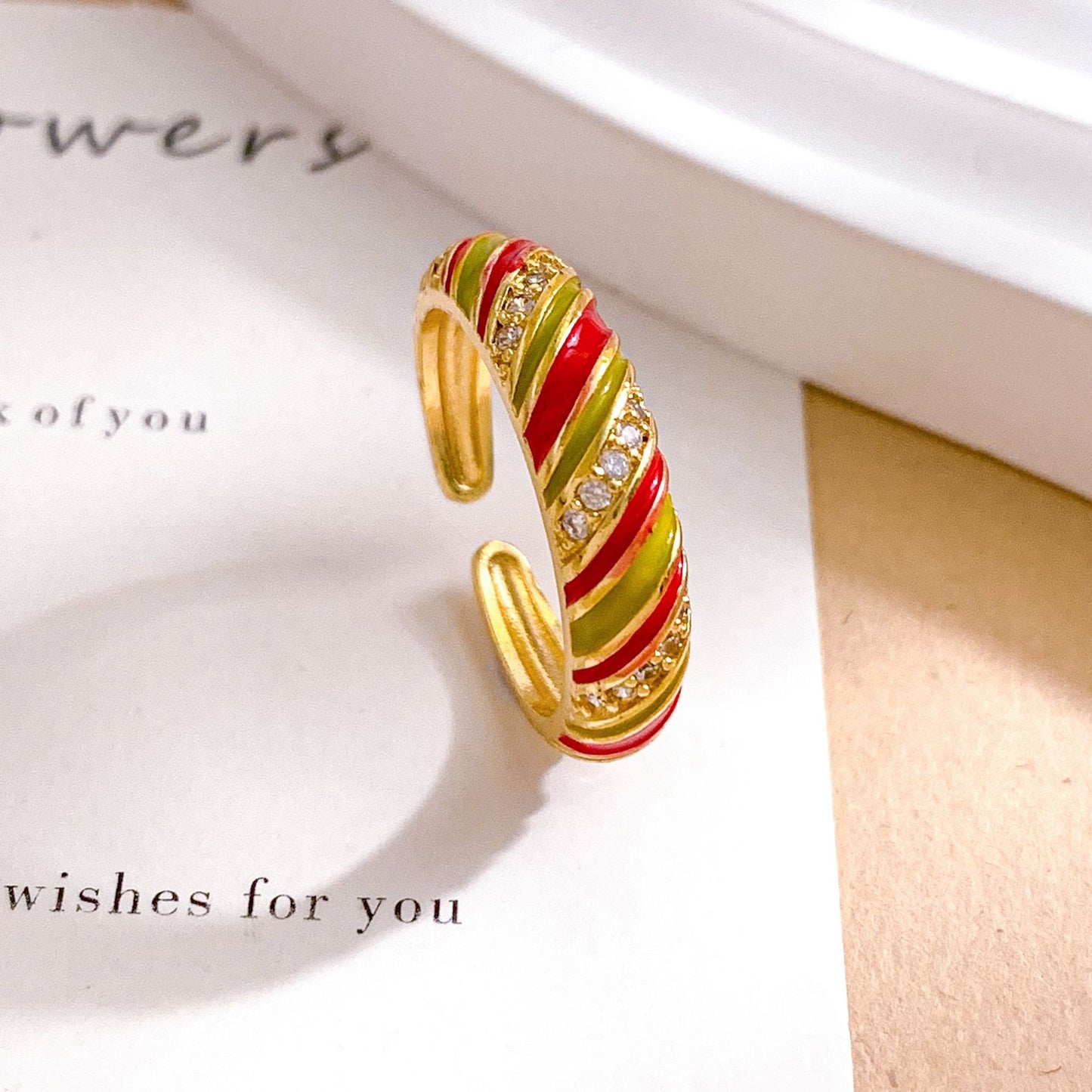 Anello a forma di cuore in ottone, con zirconi cubici, placcato oro, dal design regolabile e aperto, per donna