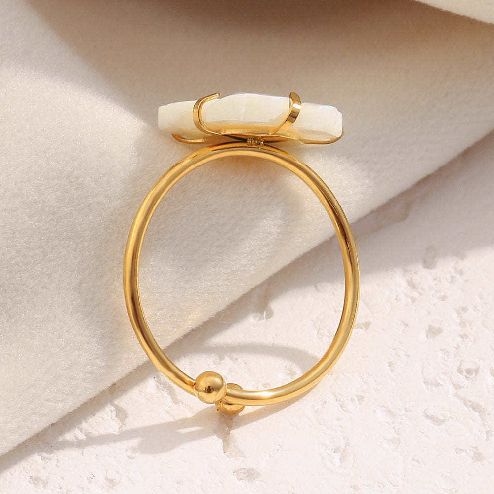 Anillo Abierto Floral Elegante de Inspiración Francesa para Mujer Hecho de Acero Inoxidable con Baño de Oro de 18K e Incrustaciones de Nácar Blanco