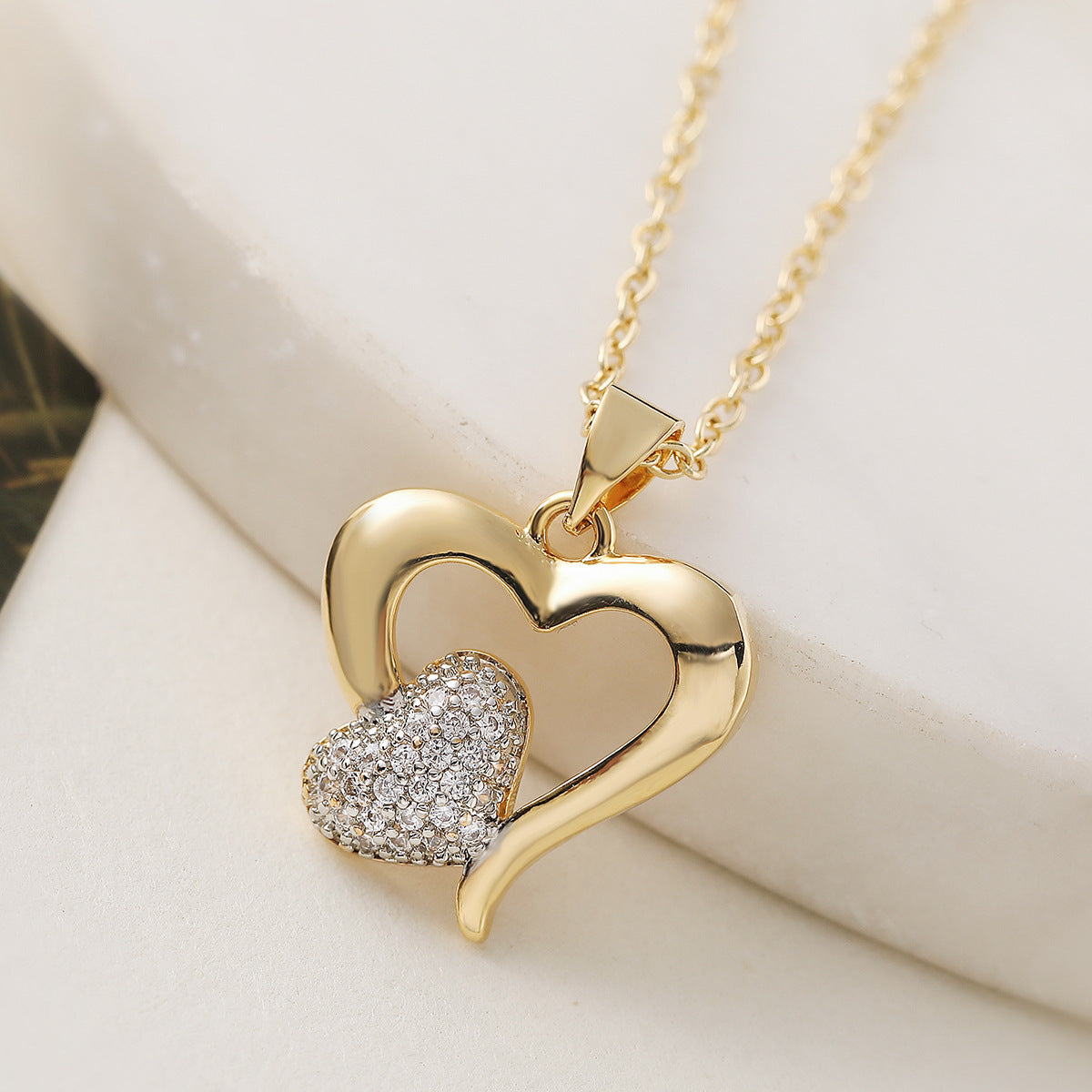 Minimalist Luxury 18K Gold Plated Brass Heart Cubic Zirconia Pendant Necklace for Women