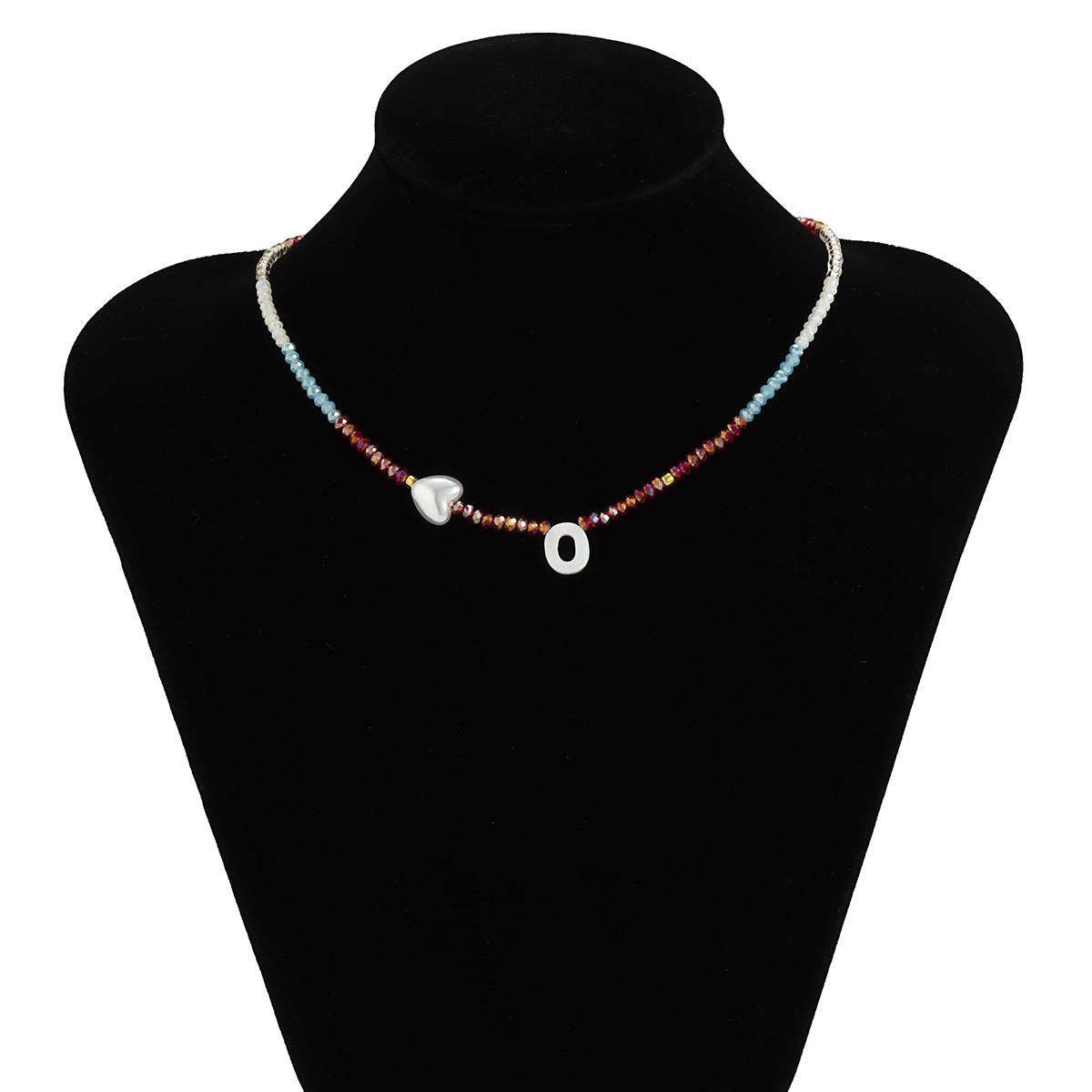 Collana con lettera O in stile bohémien con ciondolo a conchiglia e motivo a cuore geometrico in resina plastica