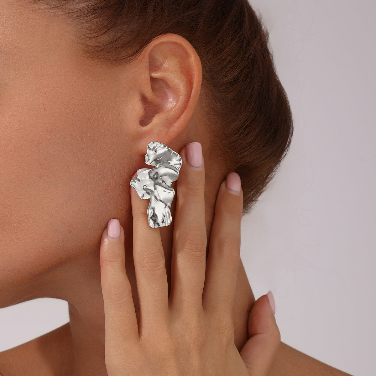 Pendientes de Aro Metálicos Geométricos Minimalistas Irregulares con Brillo Líquido para Mujer con Acabado Galvanizado