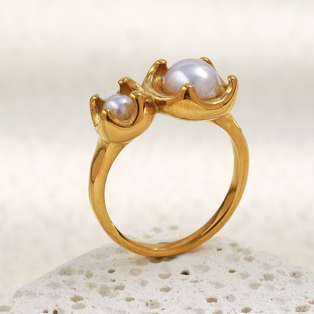 Anello da donna di lusso in acciaio inossidabile con motivo floreale geometrico, placcatura in oro 18 carati e perle simulate