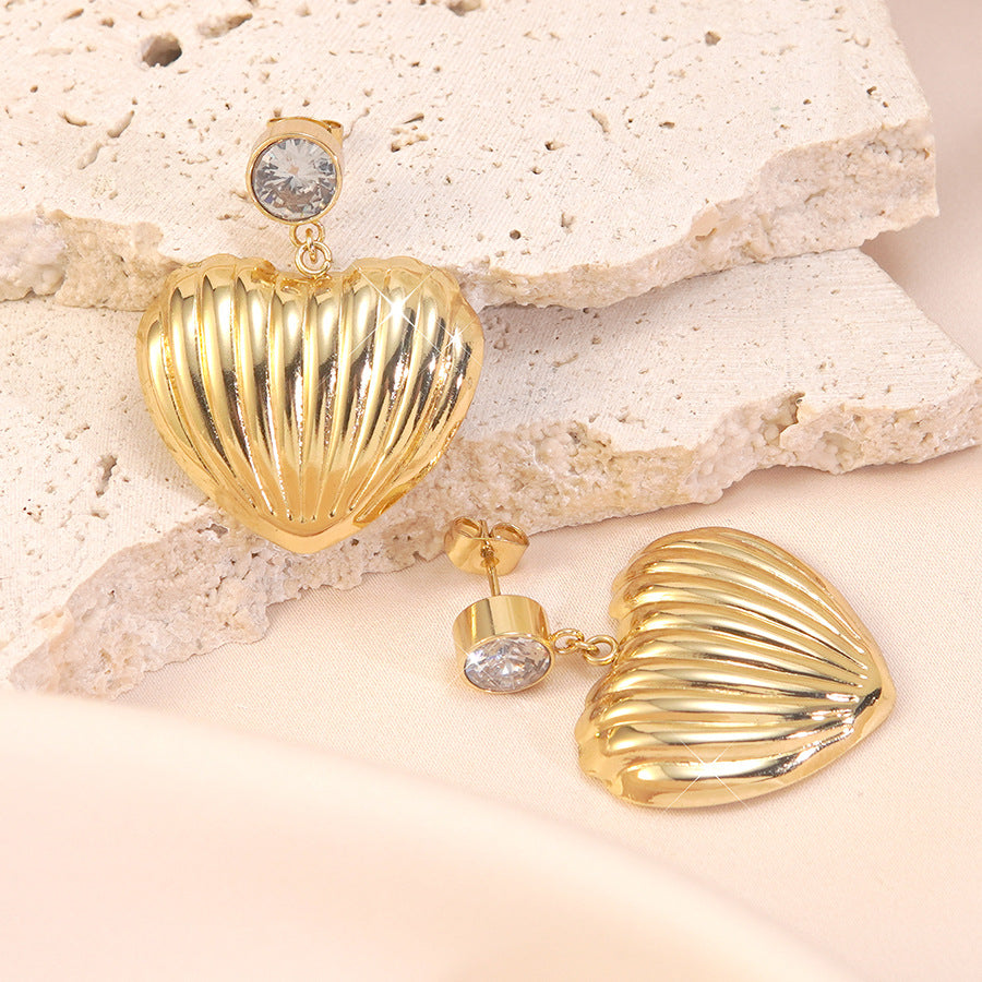 Orecchini placcati in acciaio inossidabile a forma di cuore, eleganti e vintage, con zirconia cubica