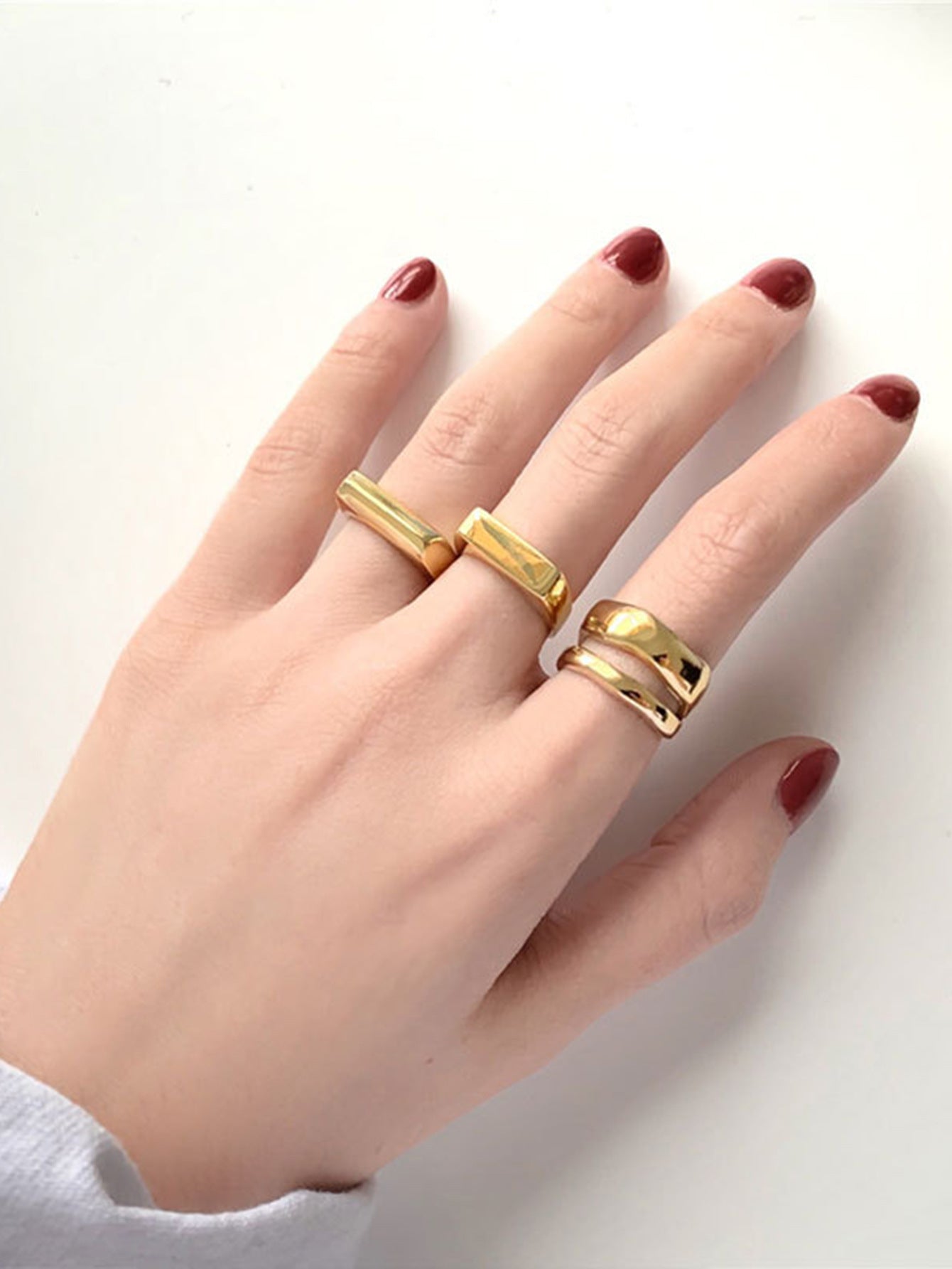 Minimalist Geometric Round Plated Alloy Ring Set for Women