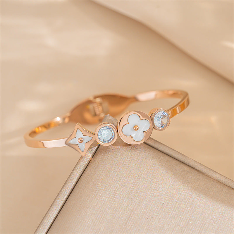 Luxury Fashion 18K Gold Plated Titanium Steel Bracelet Hypoallergenic Vacuum Plating