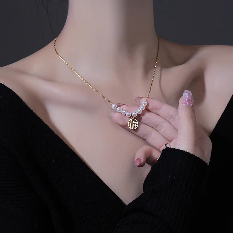 Original Design Round Pendant Necklace for Women Titanium Steel Plated Clavicle Chain with Chinese Character 'Fu' Symbol