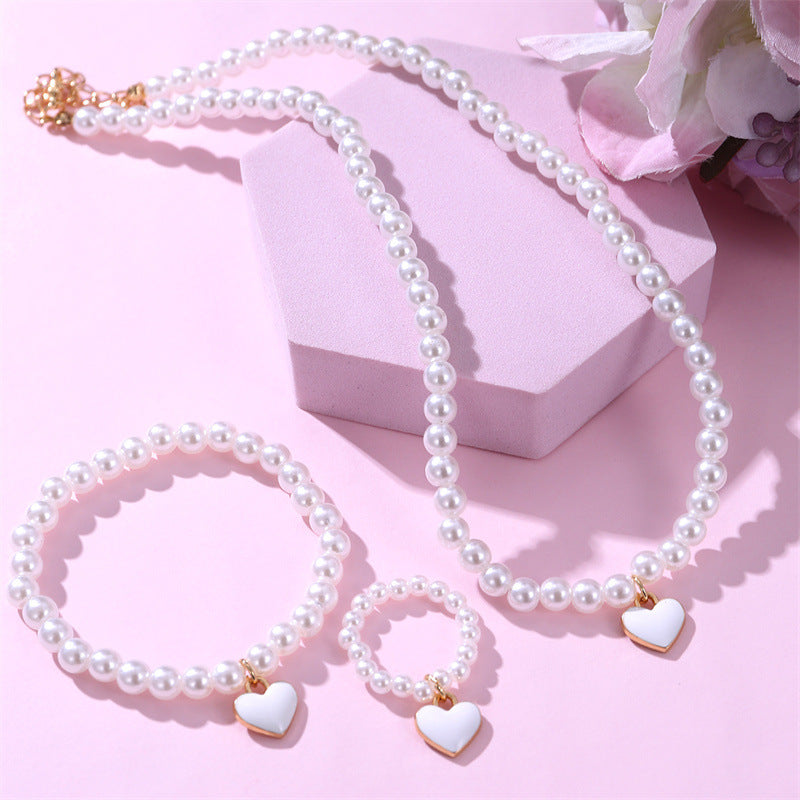 Juego de collar con colgante de aleación con forma de corazón para niñas, con cadena de perlas de agua dulce, para mayores de 6 años.