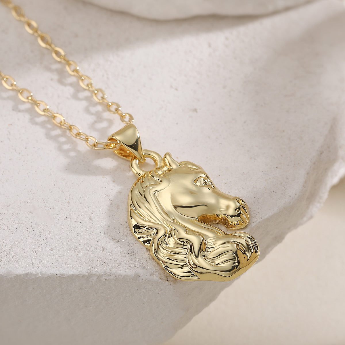 Minimalist Hip-hop 18K Gold Plated Brass Geometric Horse Pendant Necklace for Women