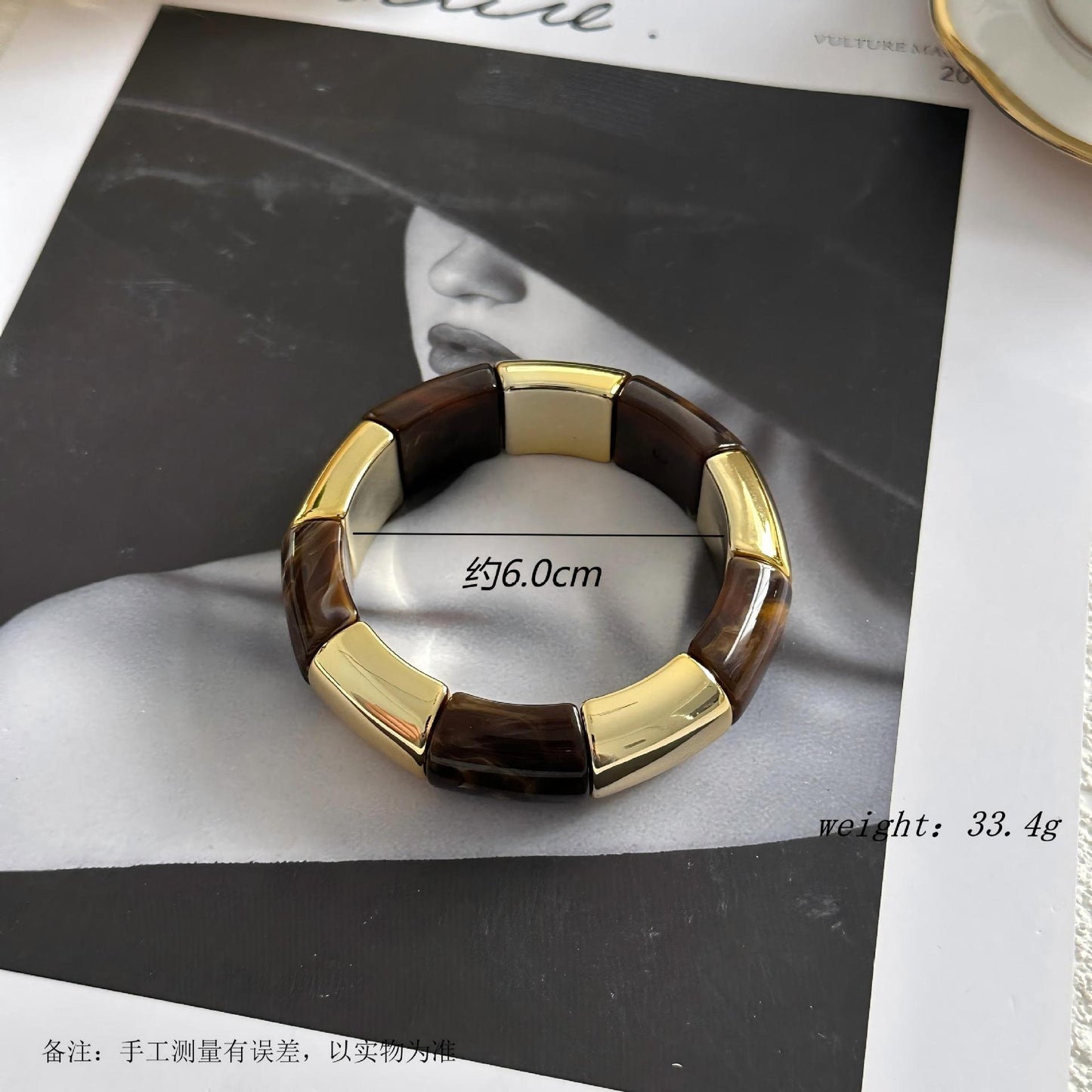 Bracciale Irregolare in Acrilico Plissettato con Finitura a Goccia d'Olio Design Geometrico Rotondo