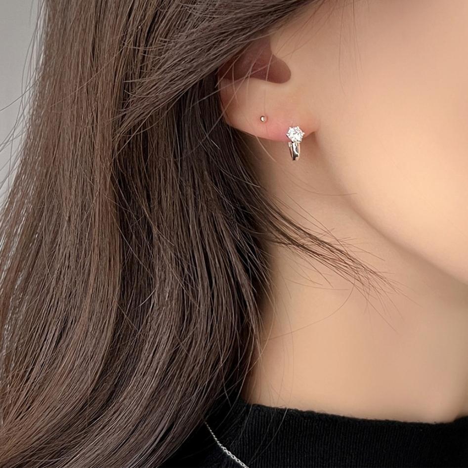 Orecchini a perno da donna minimalisti a forma di lettera in argento sterling 925 con intarsi in strass