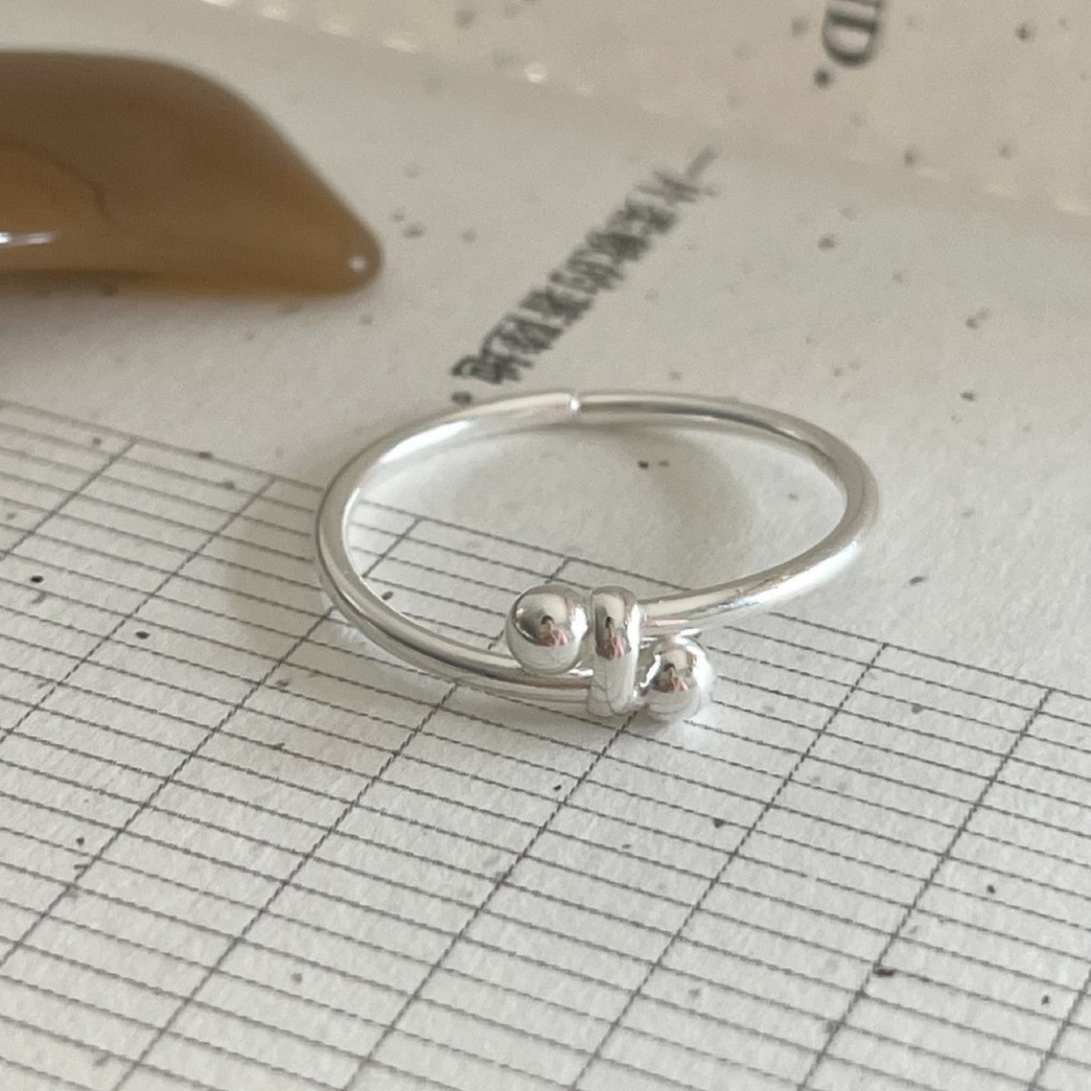 Anello aperto minimalista con fiocco geometrico in argento sterling 925 per donna