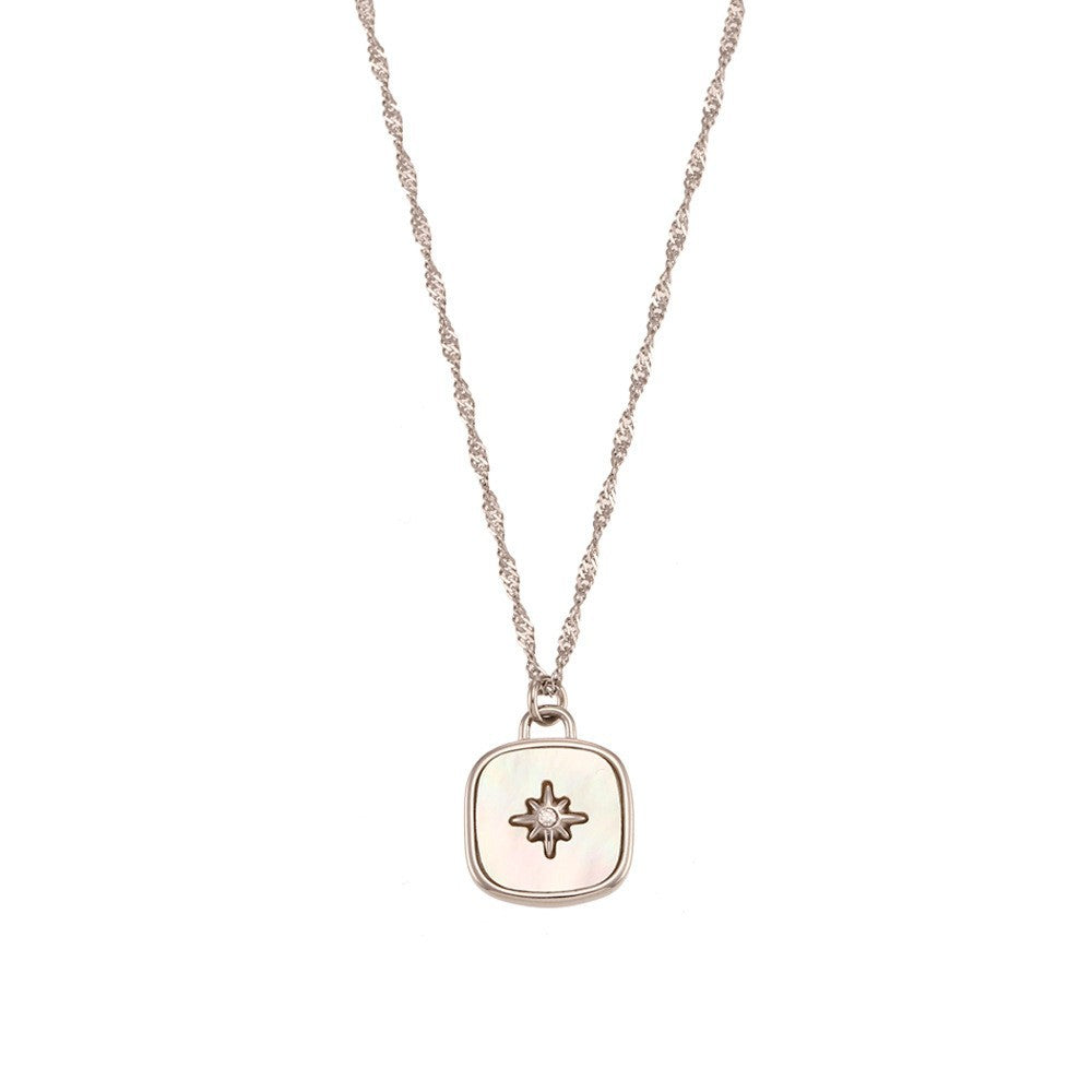 Collar con colgante minimalista de corazón de acero de titanio con chapado en oro de 18K y acabado esmaltado para mujer