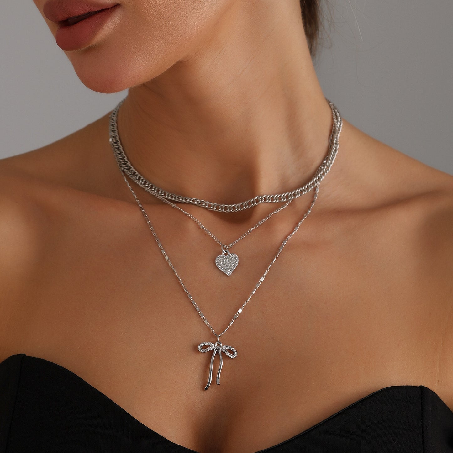 Fashionable Heart-Shaped Alloy Pendant Necklace for Women with Rhinestone Inlay and Plated Finish