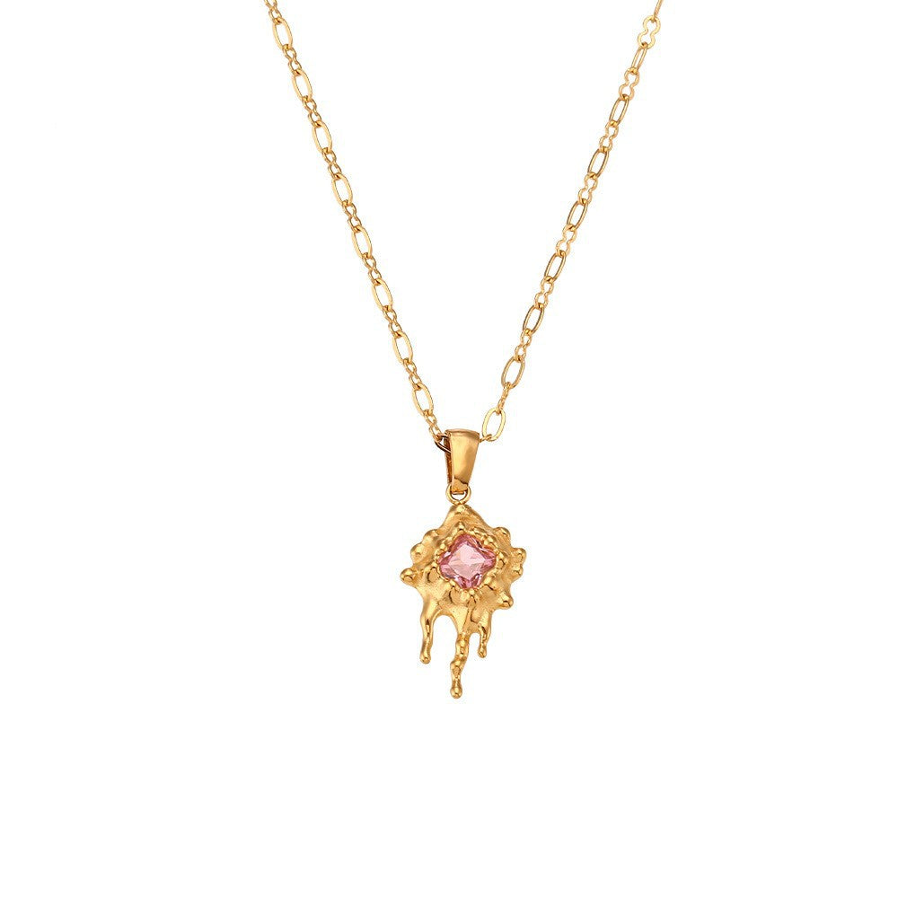 Collana con Pendente Geometrico alla Moda in Acciaio Inossidabile con Placcatura in Oro 18K, Accenti in Acciaio al Titanio, Accenti di Strass e Dettaglio con Frange per Donna