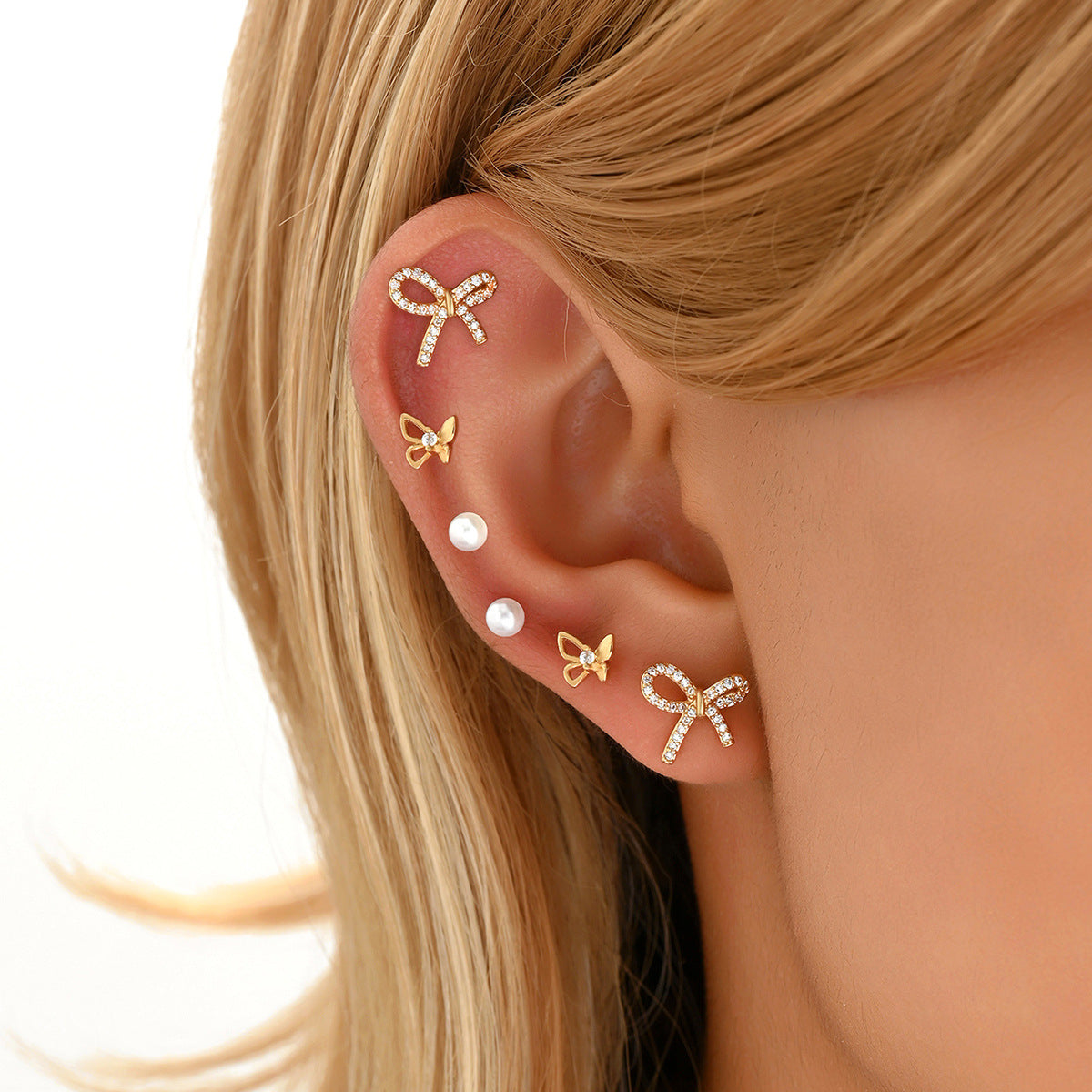 Pendientes de Cobre en Forma de Lazo Dulce y Minimalista con Incrustaciones de Zirconia y Postes de Acero Inoxidable para Mujer