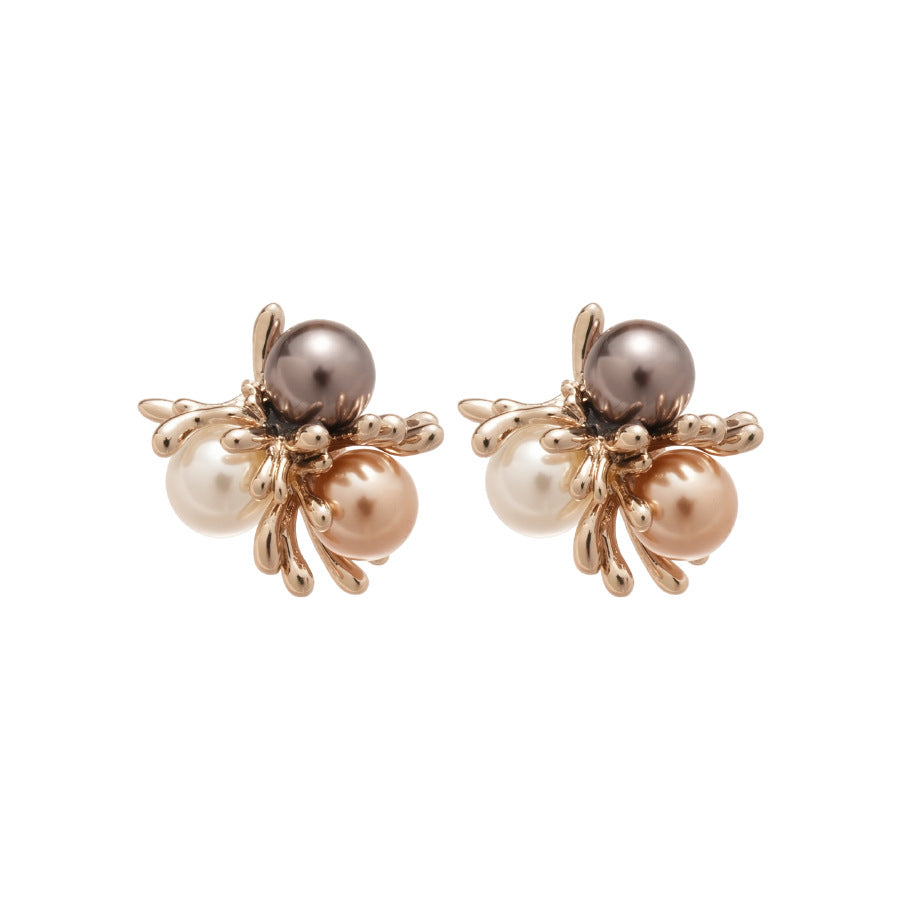 Aretes de flor marrón estilo francés vintage con perlas y postes de acero chapados en oro para mujer