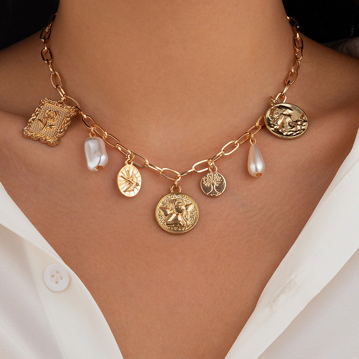 Collana Pendente a Cuore a Frutta in Metallo Minimalista Tonalità Fredda con Dettagli a Frange per Donna
