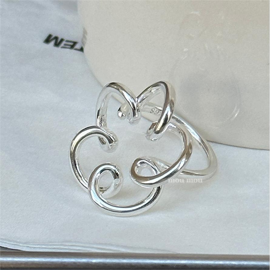 Anillo Minimalista Chapado en Plata de Ley 925 con Diseño Floral Dulce para Mujer