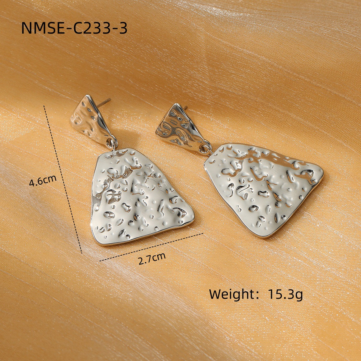 Pendientes minimalistas geométricos plisados de acero titanio para mujer con acabado chapado y diseño en forma de corazón