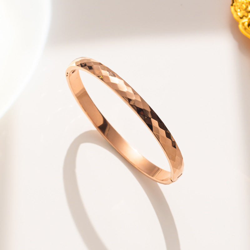 Bracciale Minimalista a Rombo Stellato da Donna in Acciaio al Titanio con Placcatura in Oro 18K Ipoallergenico e Resistente allo Sbiadimento