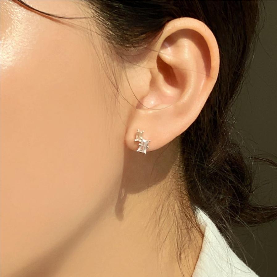 Pendientes Minimalistas de Circonita Cuadrada de Plata de Ley 925 con Baño para Mujer
