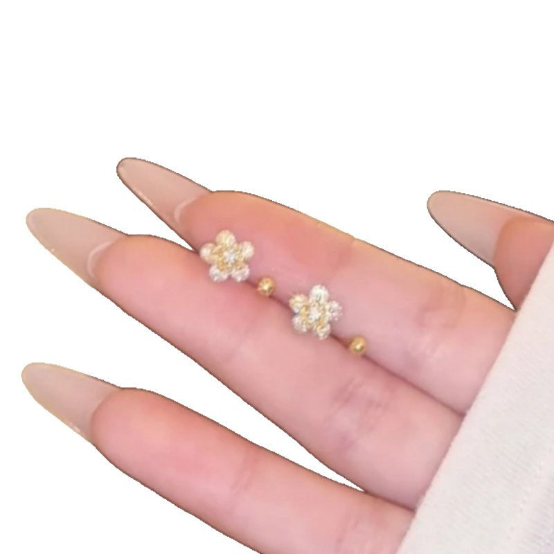 Aretes de mujer elegantes con circonitas florales, de cobre y con postes de acero inoxidable