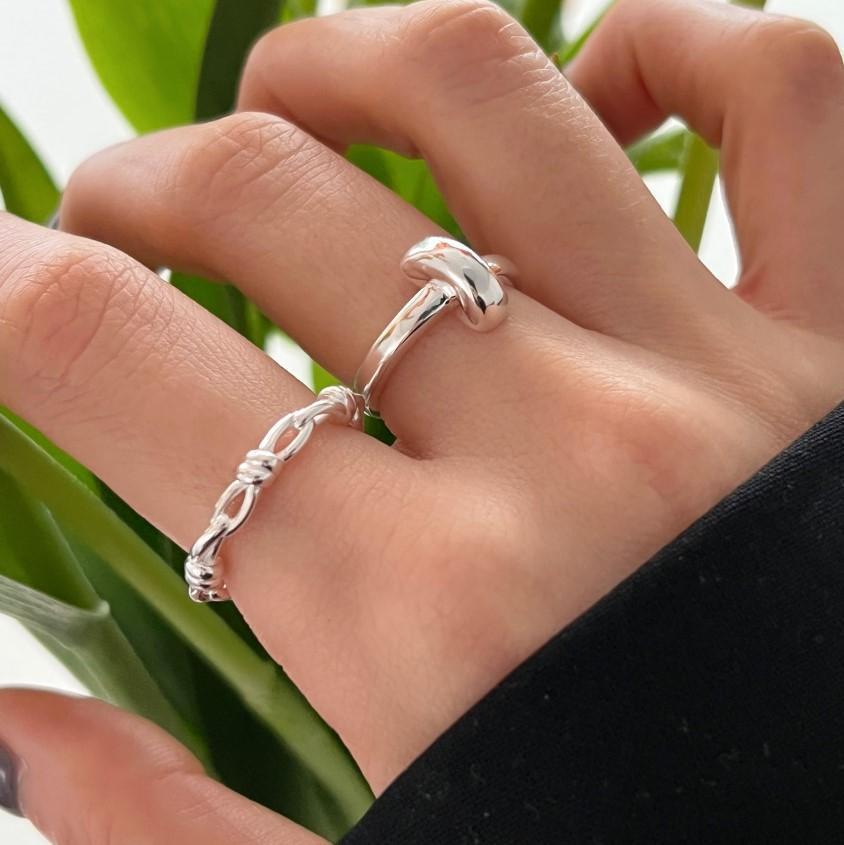 Anello intrecciato minimalista in argento per donna con design numerico in argento sterling 925