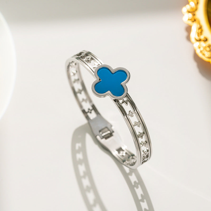 Minimalist Lucky Clover Shaped Titanium Steel Bracelet with Vacuum Plating for Women