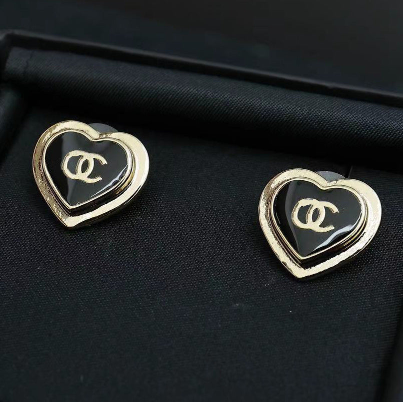 Eleganti Orecchini a Cuore con Lettera, in Ottone Placcato Oro Vintage, Intarsi in Resina e Perni in Argento Sterling 925 da Donna