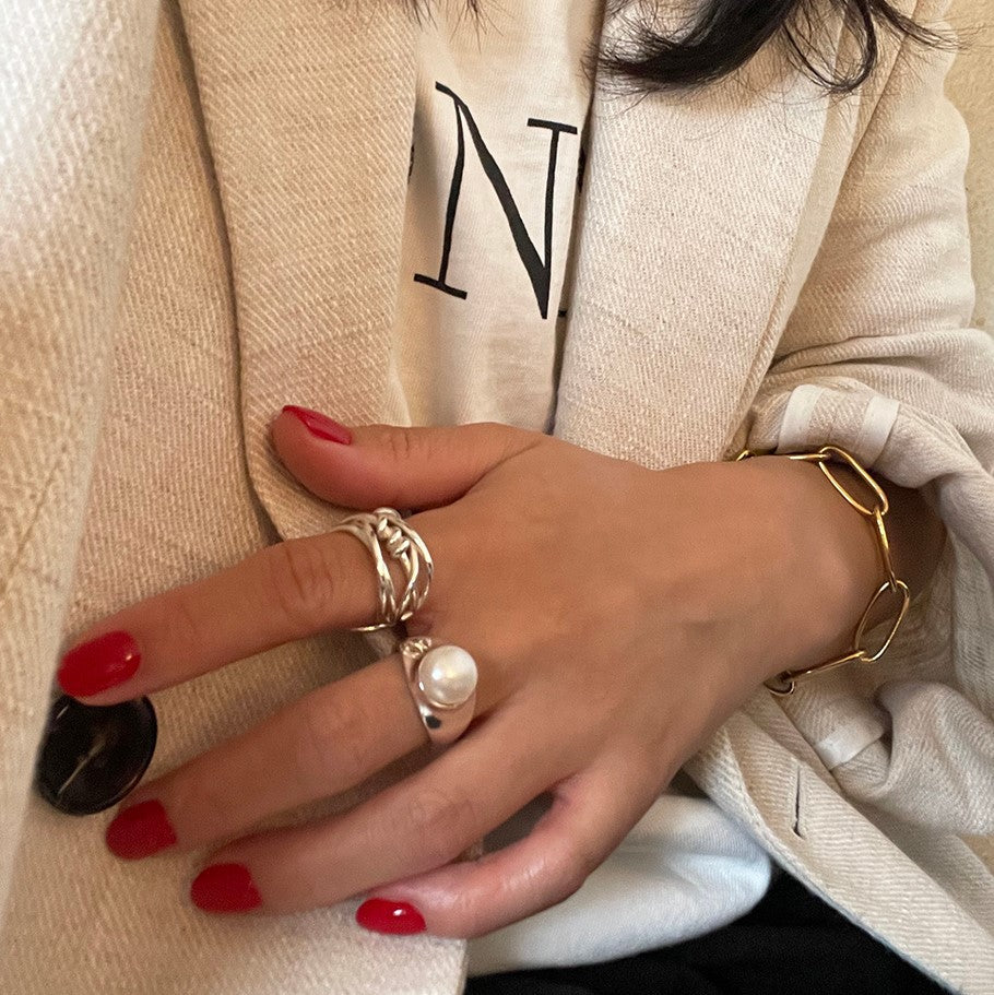 Anello Minimalista Geometrico Irregolare da Donna in Argento Sterling 925 con Dettaglio a Nodo Intrecciato