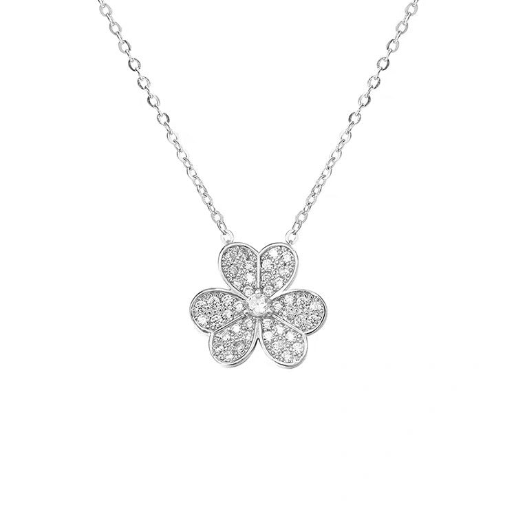 Minimalist Clover-Shaped Titanium Steel Pendant Necklace with Plated Finish for Women, Dainty Locket Chain with Three-Petal Floral Design