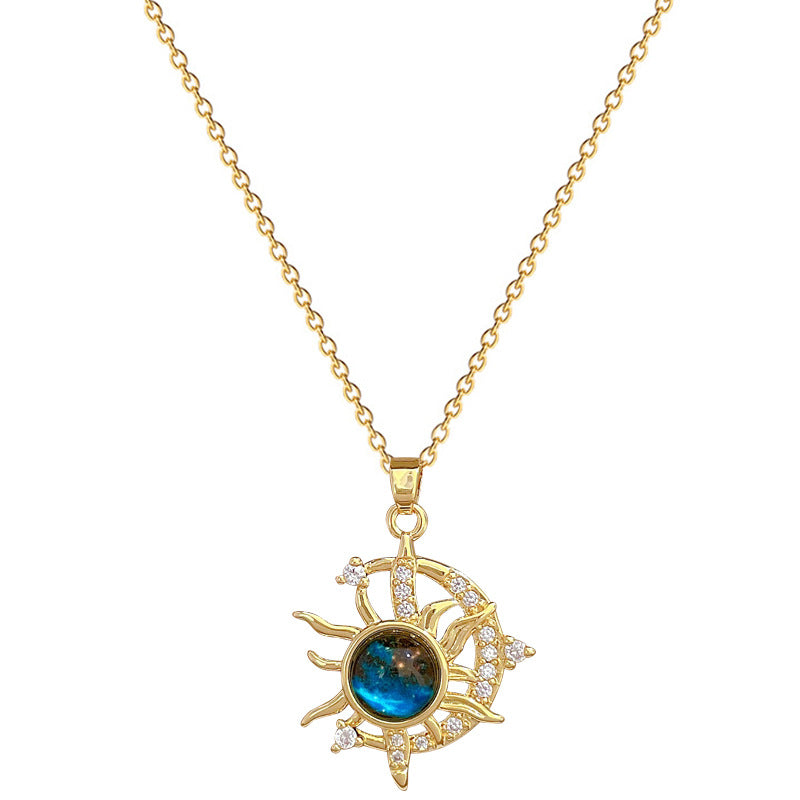 Collana con Pendente Minimalista a Mezzaluna e Stella in Acciaio al Titanio con Intarsio di Strass per Donna e Unisex