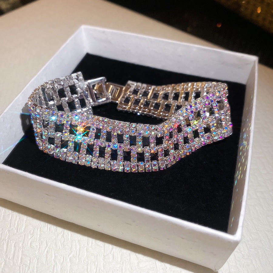 Pulsera redonda de metal minimalista con incrustaciones de diamantes de imitación para mujer, brazalete elegante de estilo de lujo