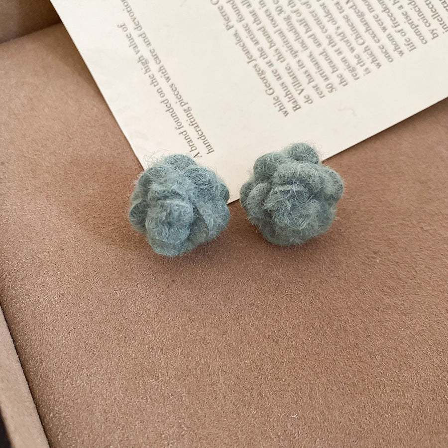Pendientes de punto florales, elegantes y delicados para mujer con postes de acero inoxidable, lujo ligero para uso diario