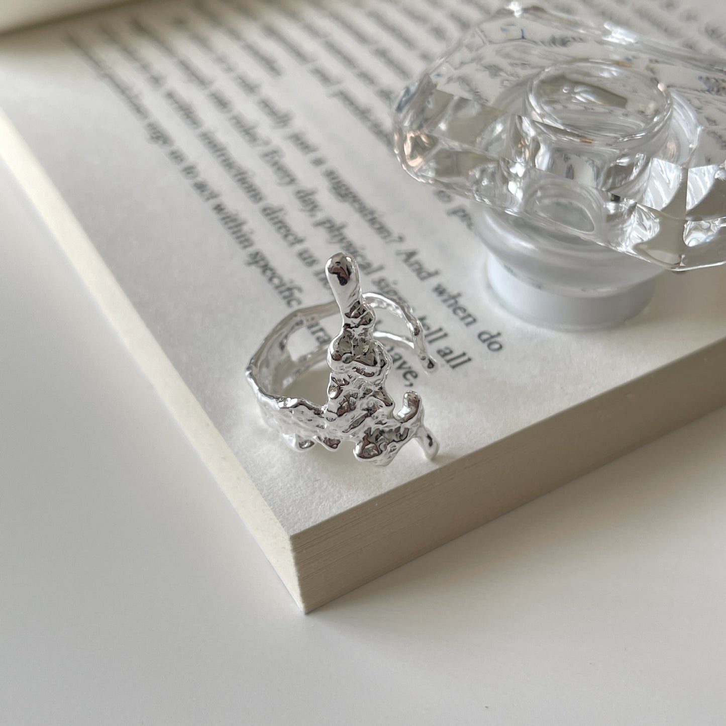Anello Elegante Minimalista in Argento Sterling 925 con Geometria Irregolare e Texture Astratta, Aperto Regolabile da Donna